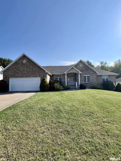 733 Woodbridge Dr, Quincy, IL 62301
