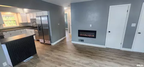 Entry Way - 10 Melody Ln, Springfield, IL 62702 photo 1 of 3