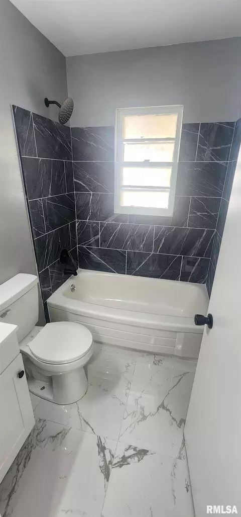 Bath - 10 Melody Ln, Springfield, IL 62702 photo 1 of 1