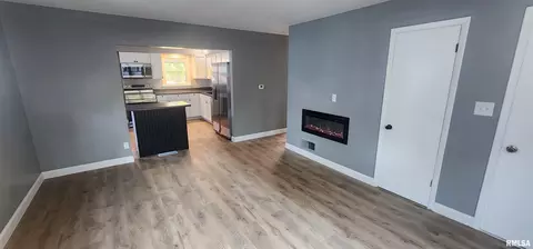 Living - 10 Melody Ln, Springfield, IL 62702 photo 2 of 2