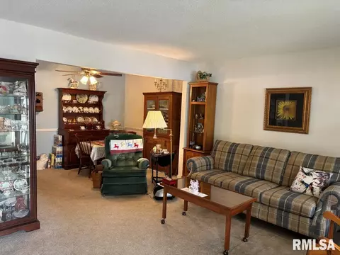 2805 Arlington Dr, Springfield, IL 62704 photo 2