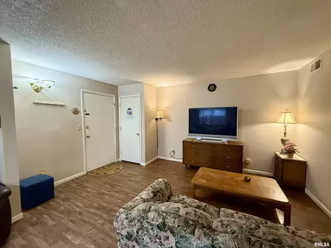 2906 Taylor Ave, Springfield, IL 62703 photo 2