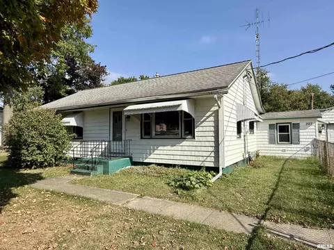 207 S State St, Henderson, IL 61439