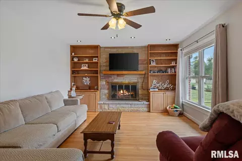 809 N Milton Ave, Springfield, IL 62702 photo 2