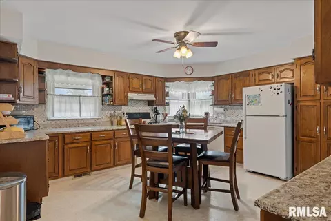 809 N Milton Ave, Springfield, IL 62702 photo 4