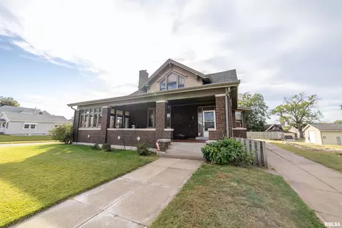 1728 Chestnut St, Quincy, IL 62301