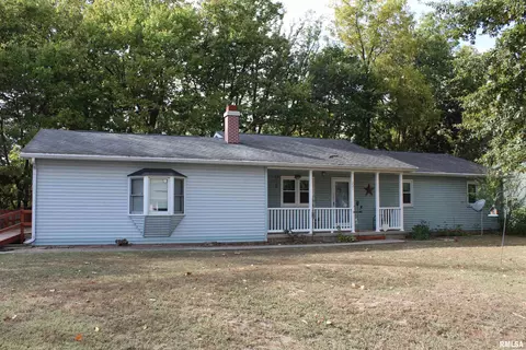 221 S 3rd St, Riverton, IL 62561