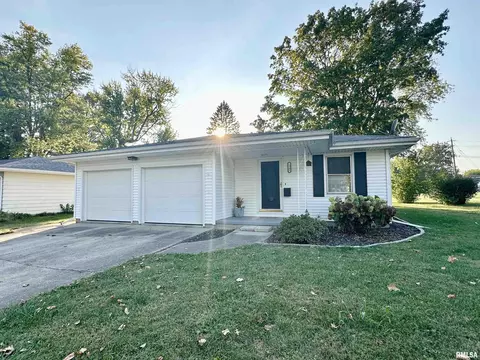 1905 Southview Ct, Jacksonville, IL 62650