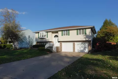 2819 Montague Dr, Galesburg, IL 61401