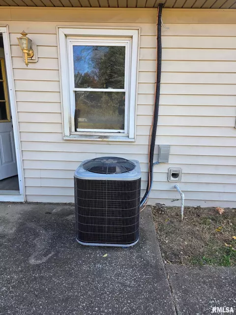 Exterior - 1109 N 32nd St, Springfield, IL 62702 photo 1 of 5