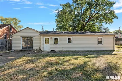 Exterior - 1109 N 32nd St, Springfield, IL 62702 photo 4 of 5