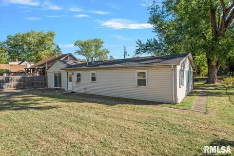 Exterior - 1109 N 32nd St, Springfield, IL 62702 photo 3 of 5