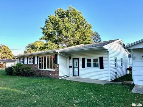 207 Mound Pl, Jacksonville, IL 62650