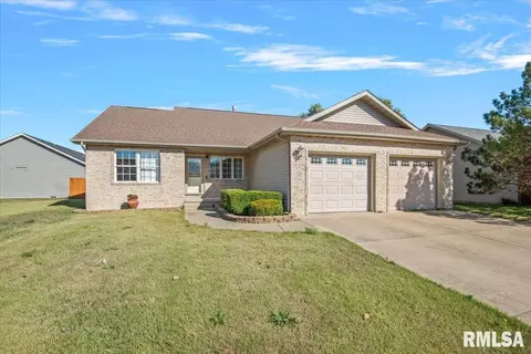 117 Brookside Glen Dr, Sherman, IL 62684