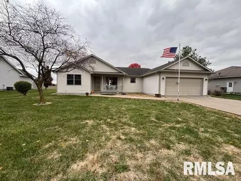 710 W Dean St, Virden, IL 62690
