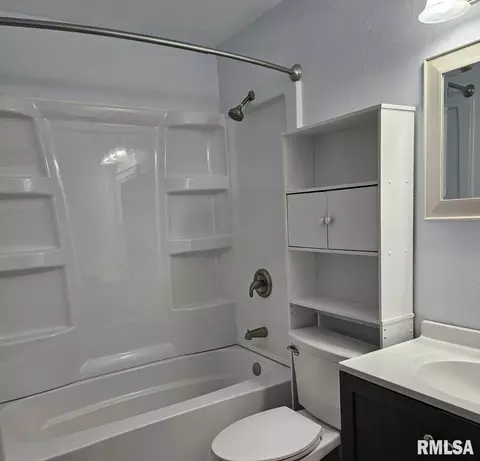 Bath - 1302 Monument Ave, Springfield, IL 62702 photo 1 of 1