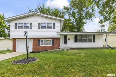 10 Coachlight Ct, Springfield, IL 62703