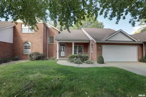 104 Knollwood Dr, Quincy, IL 62301