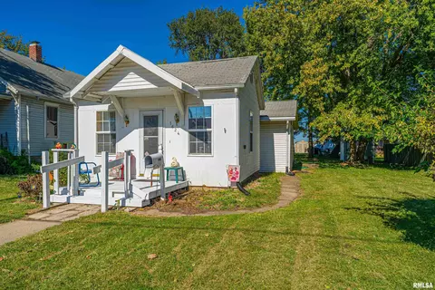 1624 Delavan St, Lincoln, IL 62656
