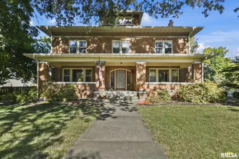 104 Tremont St, Lincoln, IL 62656