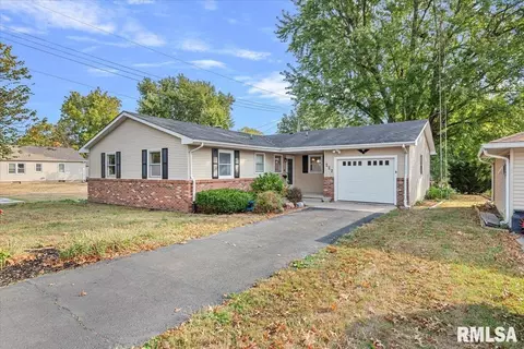 222 S Wrightsman St, Virden, IL 62690