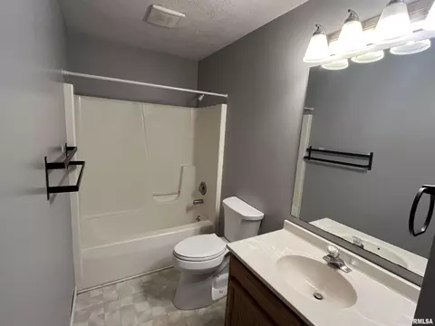 202 Eagle Ridge Dr, Chatham, IL 62629 photo 7