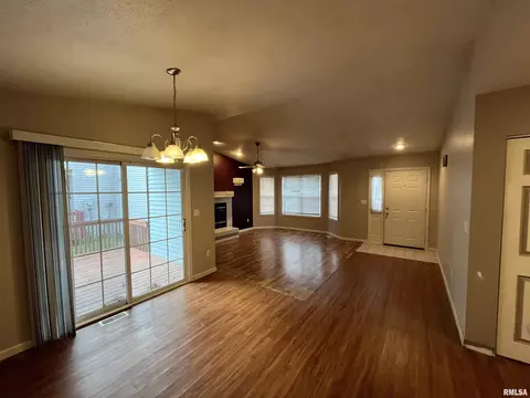 202 Eagle Ridge Dr, Chatham, IL 62629 photo 3