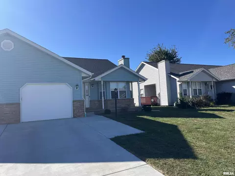 202 Eagle Ridge Dr, Chatham, IL 62629