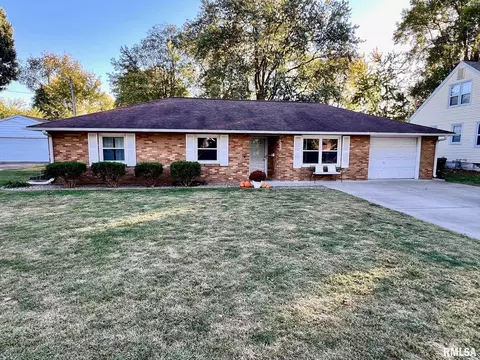 107 E Michigan Ave, Jacksonville, IL 62650