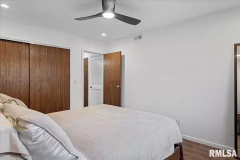Bedroom - 21 Trailridge Ln, Springfield, IL 62704 photo 2 of 2