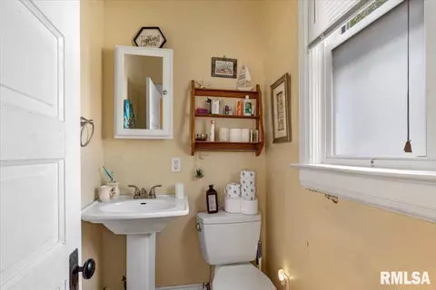 Bath - 1119 W Edwards St, Springfield, IL 62704 photo 1 of 2
