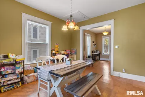 Dining - 1119 W Edwards St, Springfield, IL 62704 photo 3 of 3