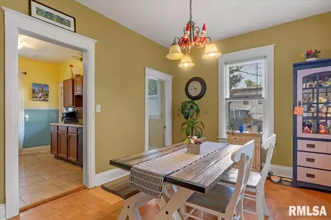 Dining - 1119 W Edwards St, Springfield, IL 62704 photo 2 of 3