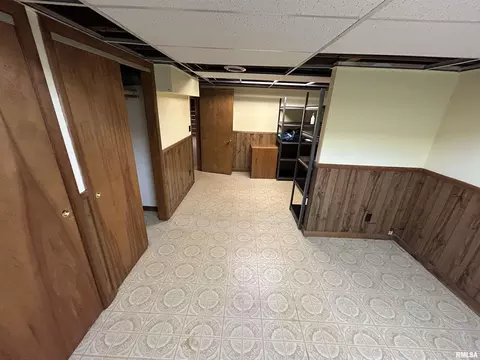 220 S Douglas Ave, Springfield, IL 62704 photo 16