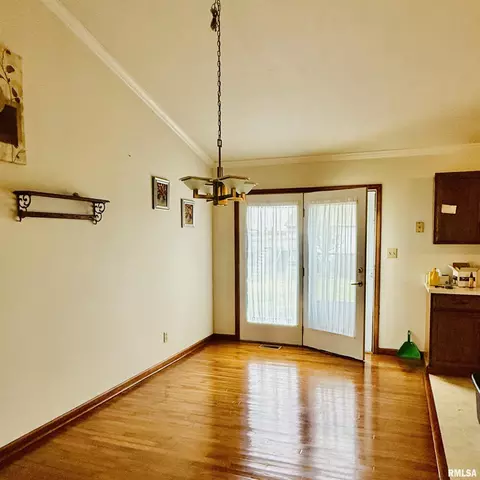Dining - 136 Post Rd, Virden, IL 62690 photo 1 of 1
