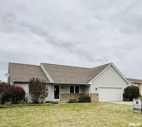 136 Post Rd, Virden, IL 62690