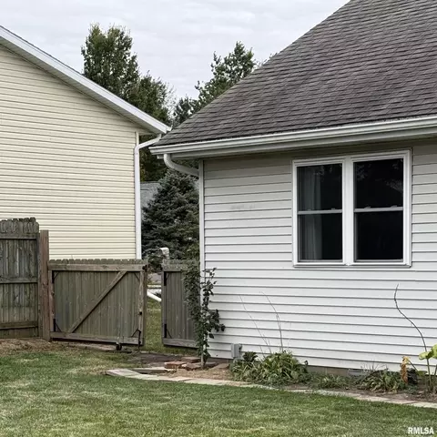 Exterior - 136 Post Rd, Virden, IL 62690 photo 4 of 5