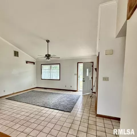 Living - 136 Post Rd, Virden, IL 62690 photo 2 of 3