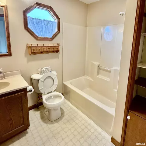 Bath - 136 Post Rd, Virden, IL 62690 photo 2 of 2