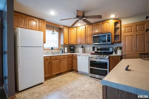Kitchen - 2008 N 22nd St, Springfield, IL 62702 photo 1 of 2