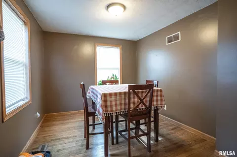 Dining - 2008 N 22nd St, Springfield, IL 62702 photo 1 of 1