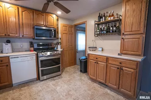 Kitchen - 2008 N 22nd St, Springfield, IL 62702 photo 2 of 2
