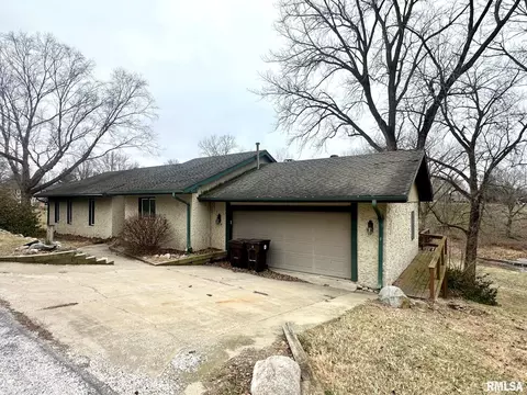 17 Springwater Dr, Jacksonville, IL 62650