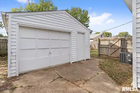 1751 Fairmont Dr, Springfield, IL 62702 photo 25