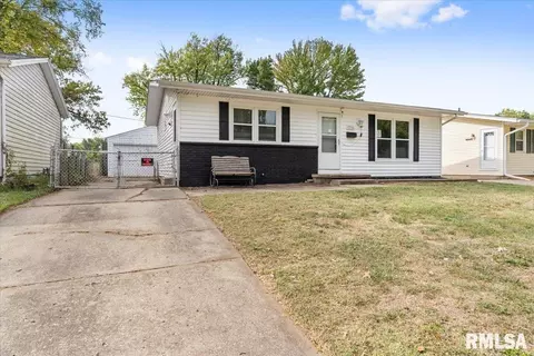 1751 Fairmont Dr, Springfield, IL 62702