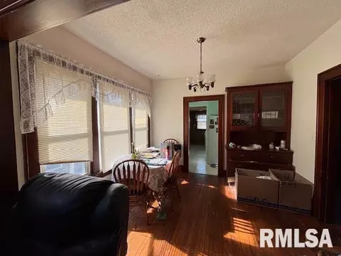 Entry Way - 1737 S Holmes Ave, Springfield, IL 62704 photo 1 of 2