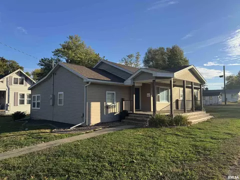 518 NW Cross St, Mount Sterling, IL 62353