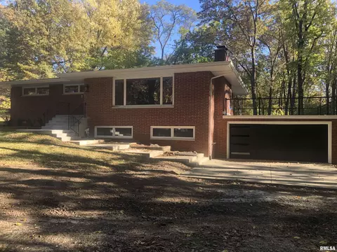 2318 E Lake Shore Dr, Springfield, IL 62712