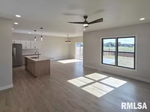 Living - 3802 Sugar Loaf Dr, Springfield, IL 62711 photo 1 of 2