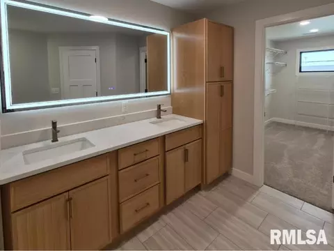 Bath - 3802 Sugar Loaf Dr, Springfield, IL 62711 photo 3 of 4